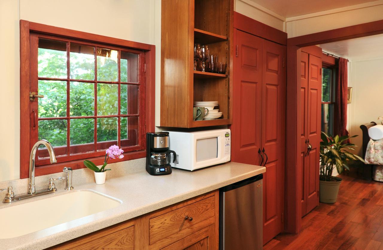1795 Acorn Inn Bed And Breakfast Canandaigua Bagian luar foto