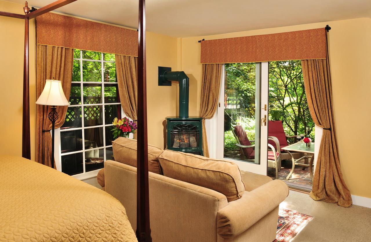 1795 Acorn Inn Bed And Breakfast Canandaigua Bagian luar foto