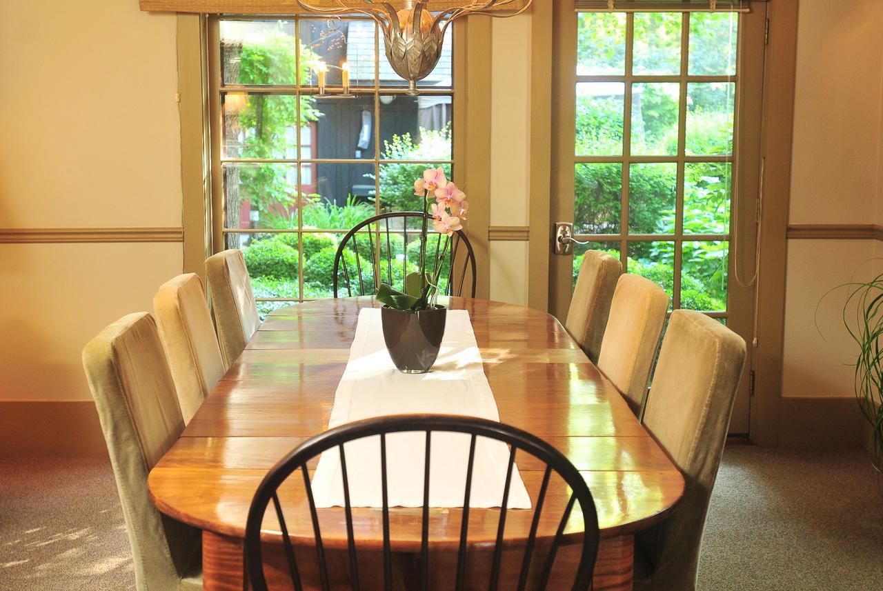 1795 Acorn Inn Bed And Breakfast Canandaigua Bagian luar foto