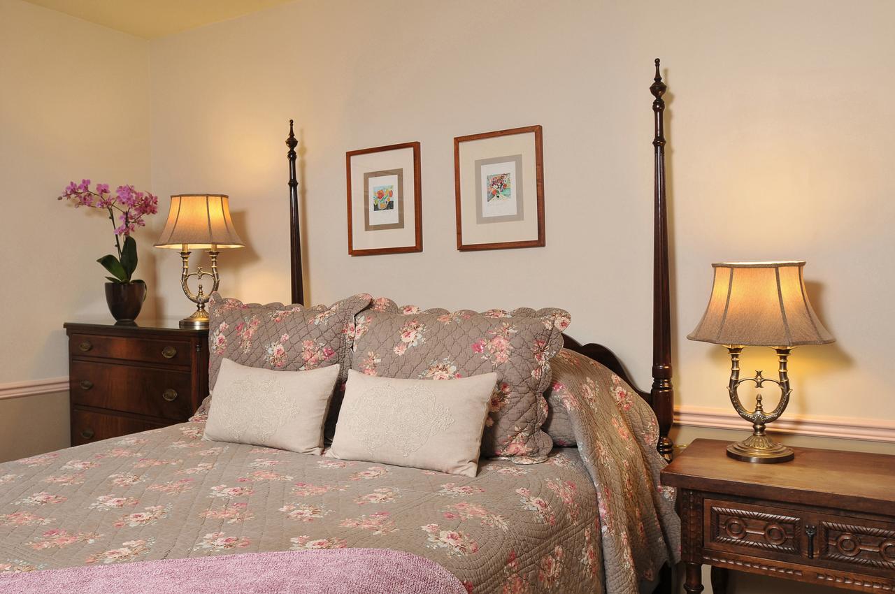 1795 Acorn Inn Bed And Breakfast Canandaigua Bagian luar foto